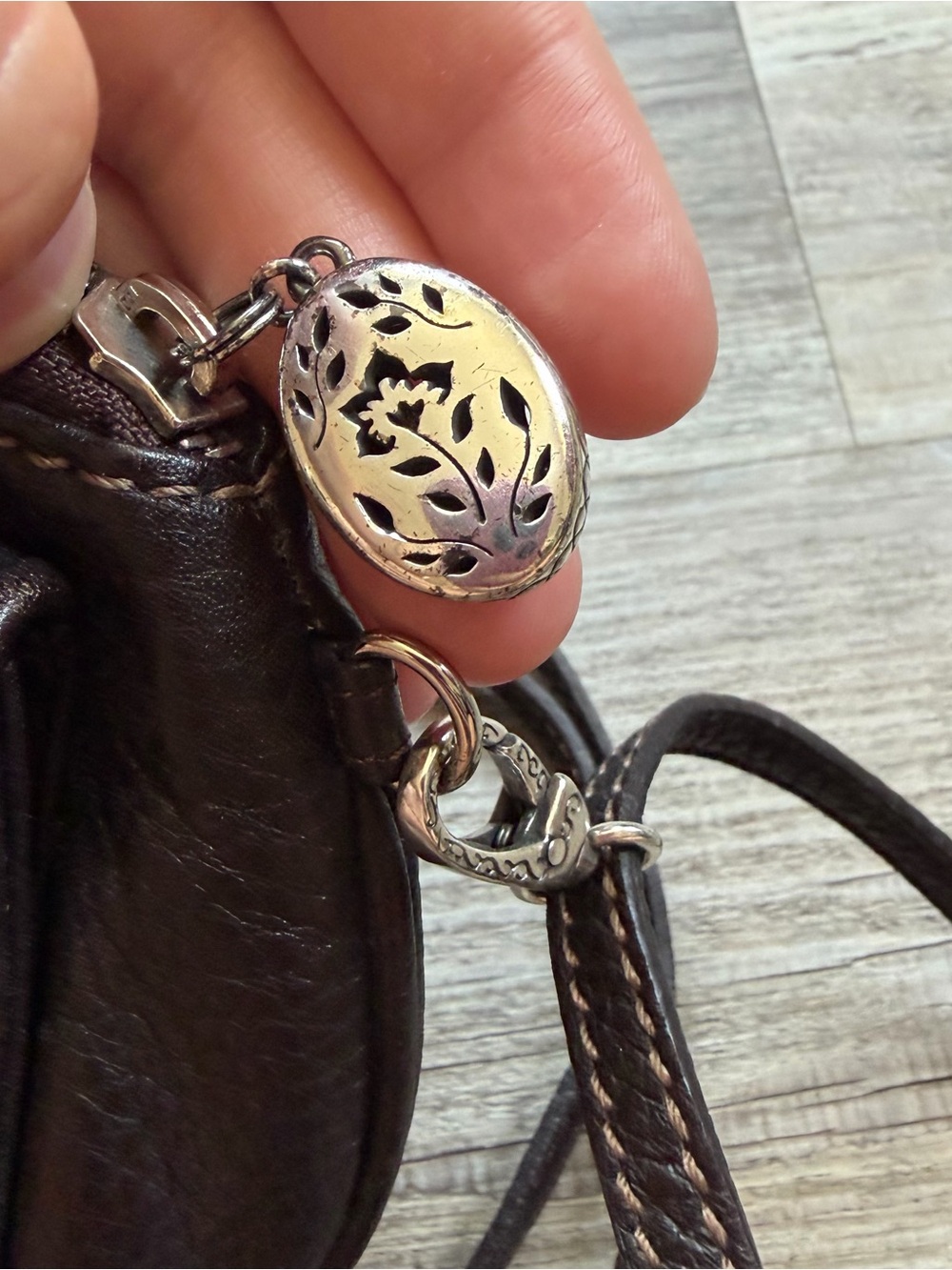 Brighton Mira Flor Chocolate Leather Wallet Crossbody - Picture 6 of 6